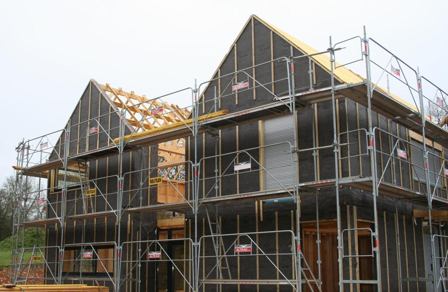 Quel type de fondation convient le mieux pour une maison à ossature en bois ?
